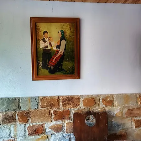 боровата къща Konukevi