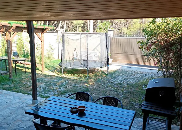 боровата къща Vendégház Várna