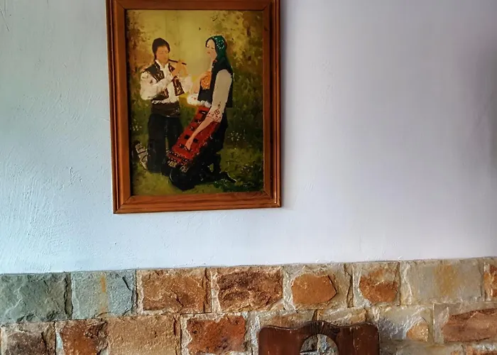 боровата къща בית הארחה