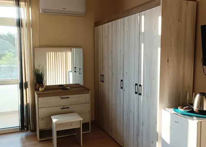 боровата къща בית הארחה