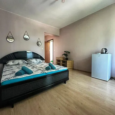 боровата къща * Warna