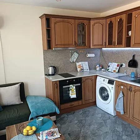 боровата къща * Warna